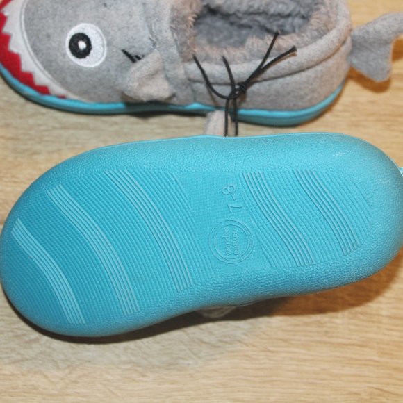 Toddler Shark Slippers by Wonder Nation - Picture 4 of 4